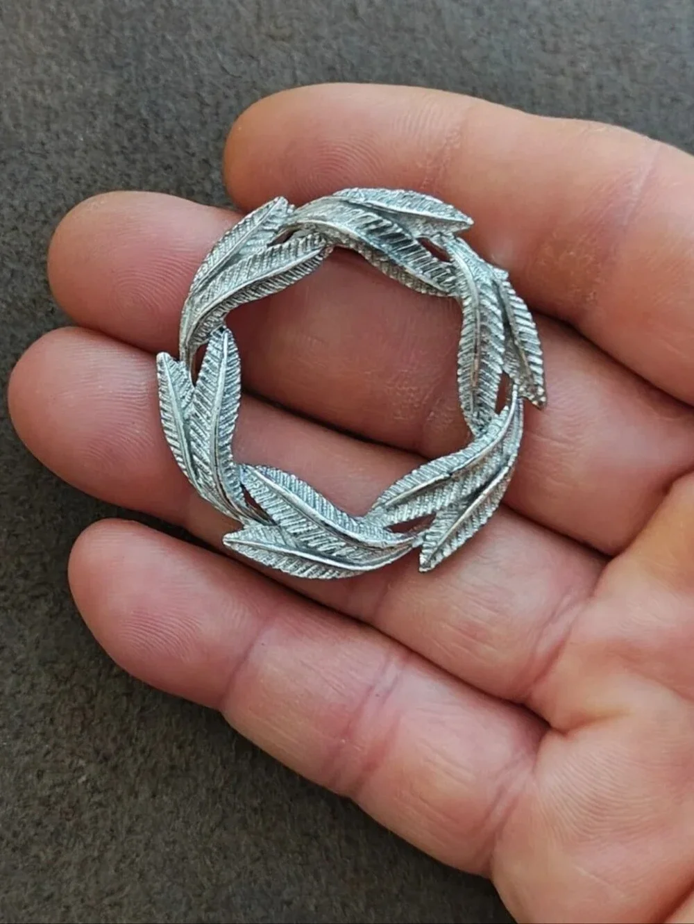 1960s Signed Gerry's Silver Tone Circle Leaf Textured Pin Brooch